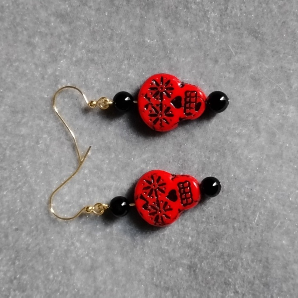 🎃Hand Crafted Red Skull Earrings with Black Onyx Beads🎃 - Picture 2 of 4